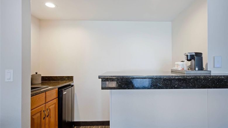 <b>The Lux Hotel & Conference Ctr, Ascend Suite</b>. Images powered by <a href="https://iceportal.shijigroup.com/" title="IcePortal" target="_blank">IcePortal</a>.