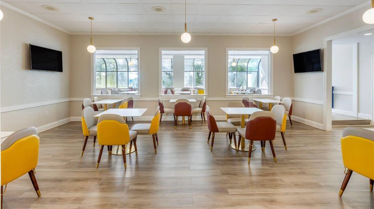 The Lux Hotel & Conference Ctr, Ascend Restaurant