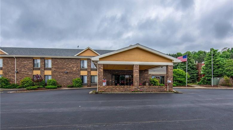 <b>Quality Inn Tully Inn Exterior</b>. Images powered by <a href="https://iceportal.shijigroup.com/" title="IcePortal" target="_blank">IcePortal</a>.