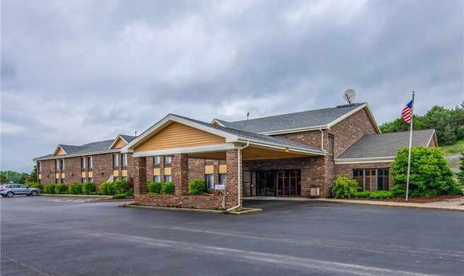 Quality Inn Tully Inn Exterior
