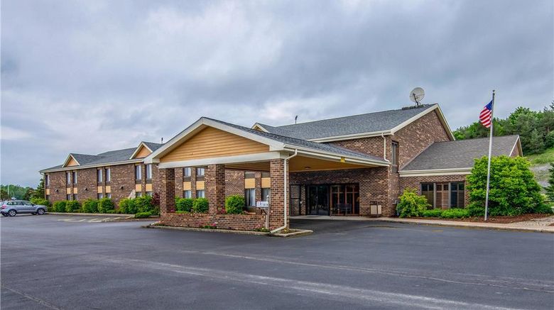 <b>Quality Inn Tully Inn Exterior</b>. Images powered by <a href="https://iceportal.shijigroup.com/" title="IcePortal" target="_blank">IcePortal</a>.