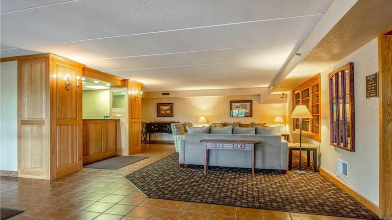 <b>Quality Inn Tully Inn Lobby</b>. Images powered by <a href="https://iceportal.shijigroup.com/" title="IcePortal" target="_blank">IcePortal</a>.