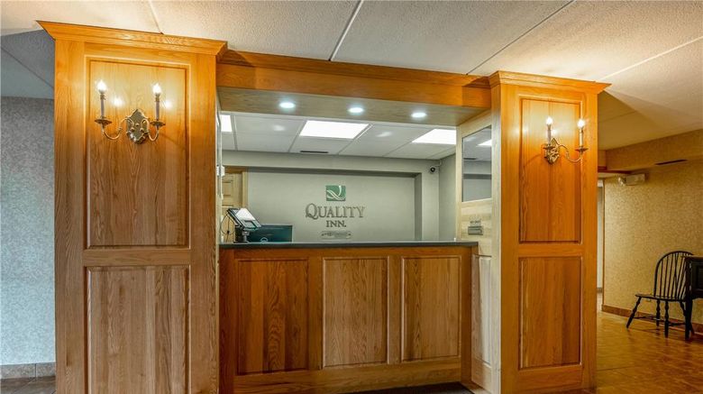 <b>Quality Inn Tully Inn Lobby</b>. Images powered by <a href="https://iceportal.shijigroup.com/" title="IcePortal" target="_blank">IcePortal</a>.