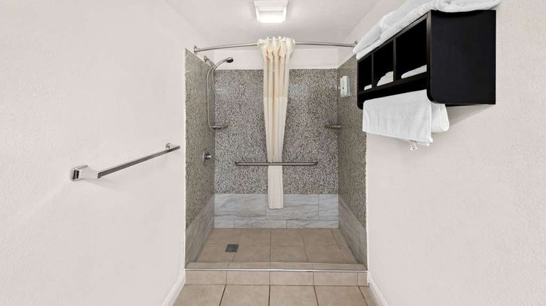 <b>Quality Inn Luray Room</b>. Images powered by <a href="https://iceportal.shijigroup.com/" title="IcePortal" target="_blank">IcePortal</a>.