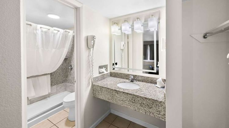Quality Inn Luray Room