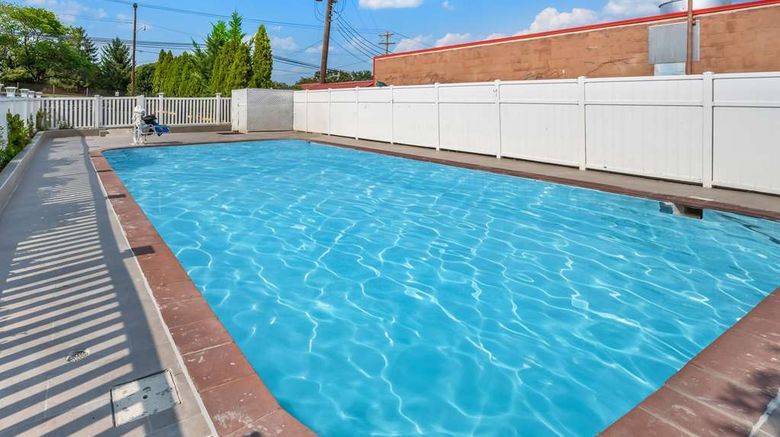 <b>Quality Inn Luray Pool</b>. Images powered by <a href="https://iceportal.shijigroup.com/" title="IcePortal" target="_blank">IcePortal</a>.