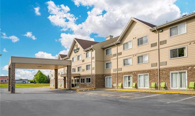 Quality Inn & Suites Bathurst Exterior