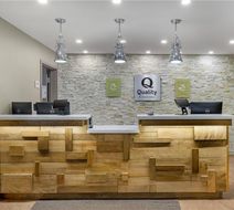 Quality Inn & Suites Bathurst Lobby