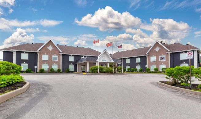 Quality Inn and Suites Oakville Exterior