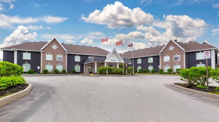 Quality Inn and Suites Oakville Exterior