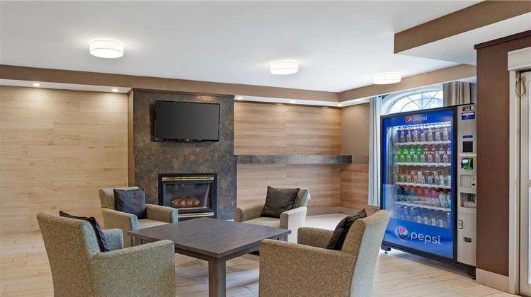 Quality Inn and Suites Oakville Lobby