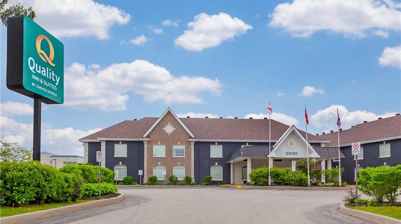 <b>Quality Inn & Suites Oakville, ON Exterior</b>. Images powered by <a href="https://iceportal.shijigroup.com/" title="IcePortal" target="_blank">IcePortal</a>.