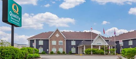 Quality Inn and Suites Oakville Exterior