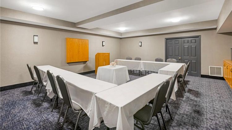 Quality Inn and Suites Oakville Meeting