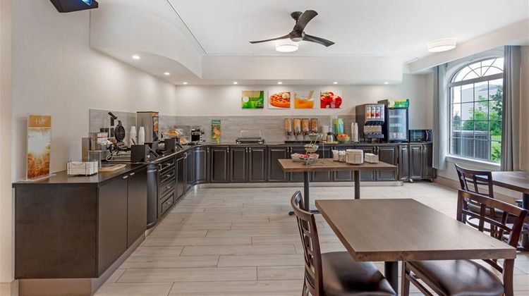 Quality Inn and Suites Oakville Restaurant
