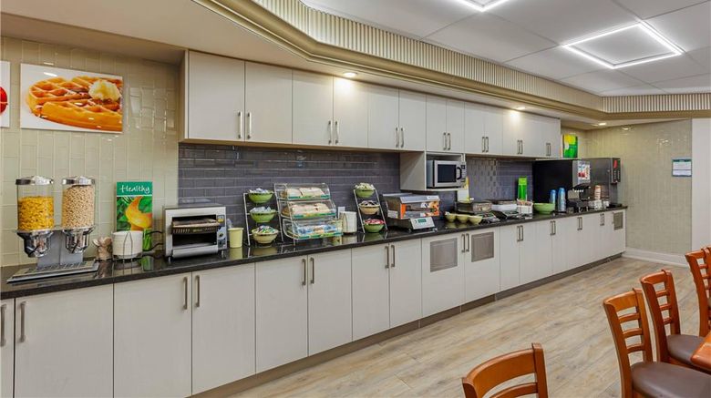 <b>Quality Inn & Suites Brampton Restaurant</b>. Images powered by <a href="https://iceportal.shijigroup.com/" title="IcePortal" target="_blank">IcePortal</a>.