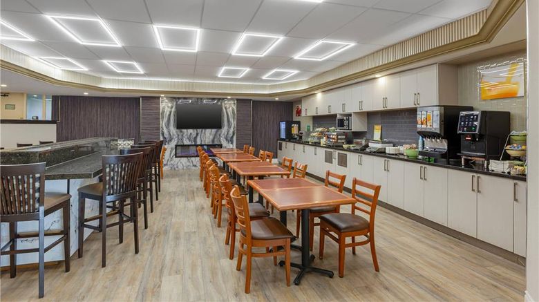 <b>Quality Inn & Suites Brampton Restaurant</b>. Images powered by <a href="https://iceportal.shijigroup.com/" title="IcePortal" target="_blank">IcePortal</a>.