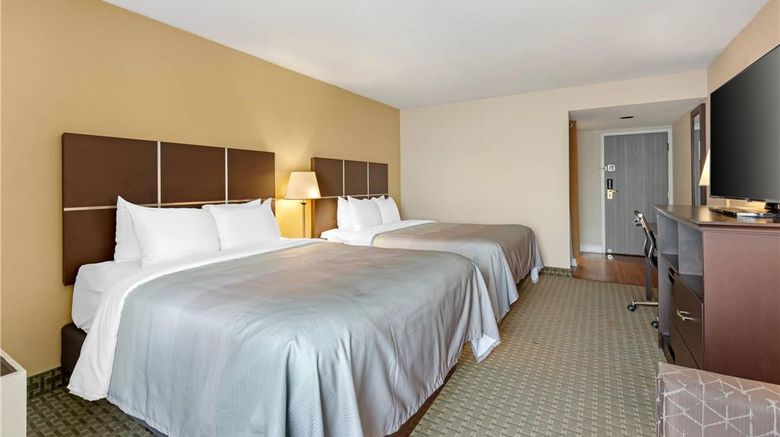 <b>Quality Inn & Suites Brampton Room</b>. Images powered by <a href="https://iceportal.shijigroup.com/" title="IcePortal" target="_blank">IcePortal</a>.