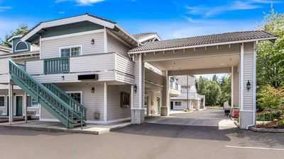 Quality Inn & Suites Bainbridge Is