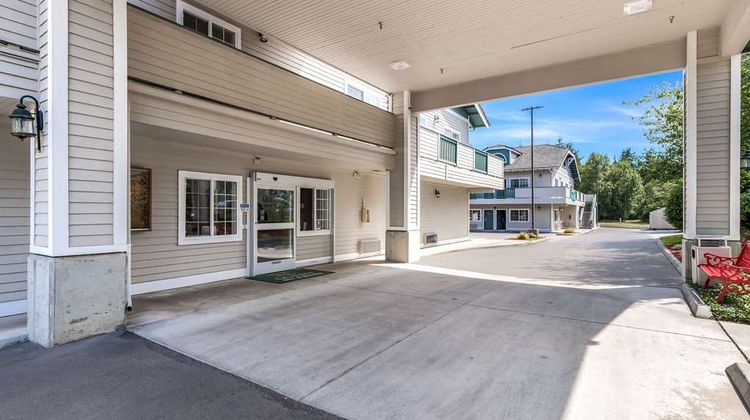 Quality Inn & Suites Bainbridge Is Exterior