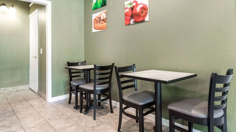 Quality Inn & Suites Bainbridge Is Restaurant