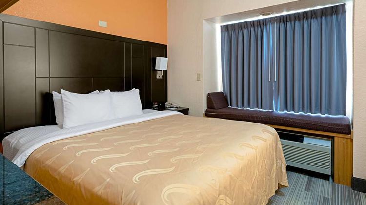 Quality Inn & Suites Robbinsville Suite