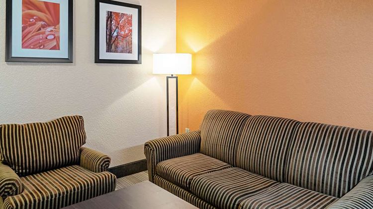Quality Inn & Suites Robbinsville Suite