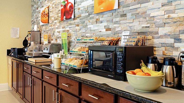 Quality Inn & Suites Robbinsville Restaurant