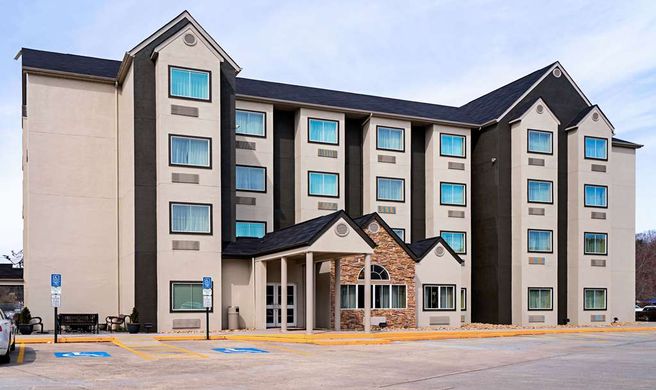 Quality Inn & Suites Robbinsville Exterior