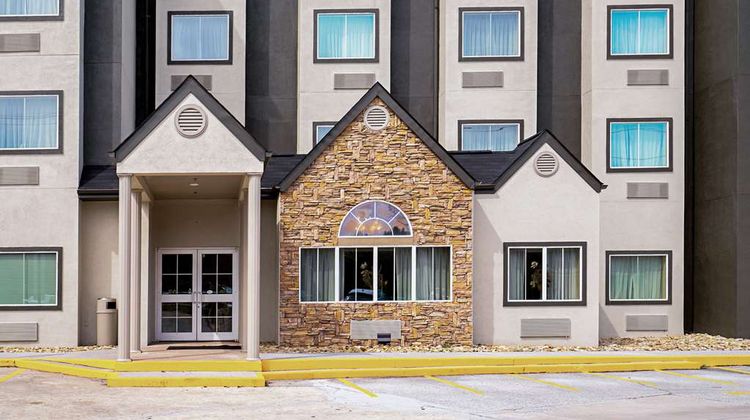 Quality Inn & Suites Robbinsville Exterior