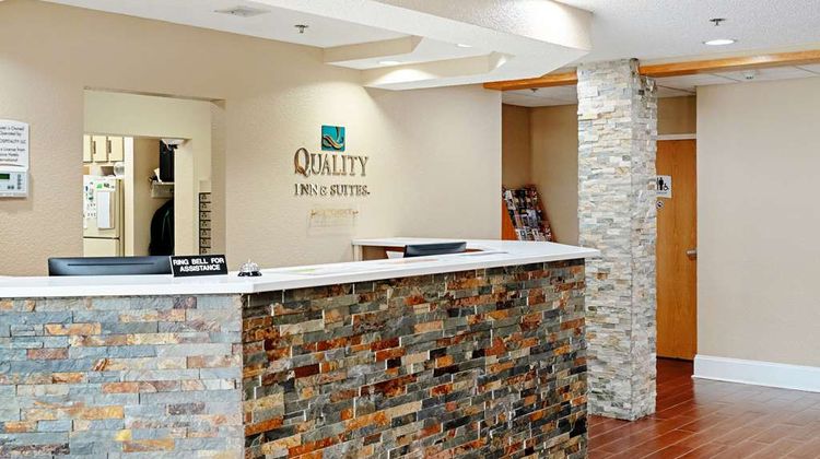 Quality Inn & Suites Robbinsville Lobby