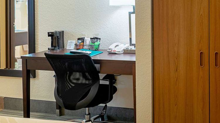 Quality Inn & Suites Robbinsville Room