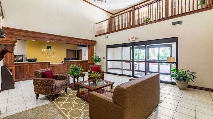 Quality Inn & Suites Lampasas Lobby