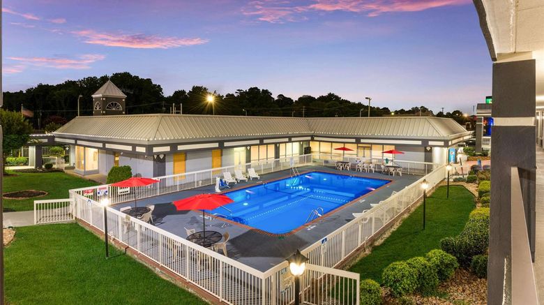 <b>Quality Inn Concord Pool</b>. Images powered by <a href="https://iceportal.shijigroup.com/" title="IcePortal" target="_blank">IcePortal</a>.