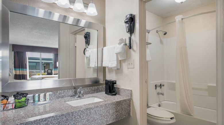 <b>Quality Inn Concord Room</b>. Images powered by <a href="https://iceportal.shijigroup.com/" title="IcePortal" target="_blank">IcePortal</a>.
