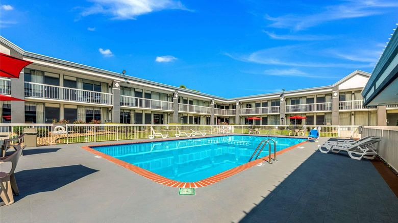 <b>Quality Inn Concord Pool</b>. Images powered by <a href="https://iceportal.shijigroup.com/" title="IcePortal" target="_blank">IcePortal</a>.