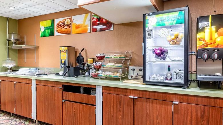 <b>Quality Inn East Stroudsburg Poconos Restaurant</b>. Images powered by <a href="https://iceportal.shijigroup.com/" title="IcePortal" target="_blank">IcePortal</a>.