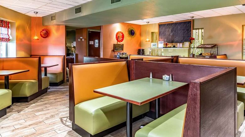 <b>Quality Inn East Stroudsburg Poconos Restaurant</b>. Images powered by <a href="https://iceportal.shijigroup.com/" title="IcePortal" target="_blank">IcePortal</a>.