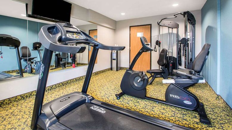 <b>Quality Inn Madison Health</b>. Images powered by <a href="https://iceportal.shijigroup.com/" title="IcePortal" target="_blank">IcePortal</a>.