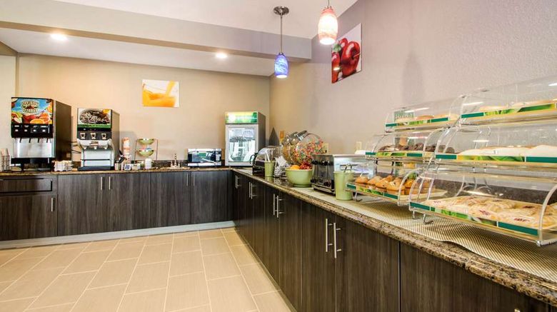 <b>Quality Inn Madison Restaurant</b>. Images powered by <a href="https://iceportal.shijigroup.com/" title="IcePortal" target="_blank">IcePortal</a>.