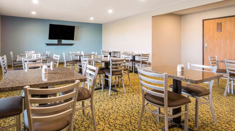<b>Quality Inn Madison Restaurant</b>. Images powered by <a href="https://iceportal.shijigroup.com/" title="IcePortal" target="_blank">IcePortal</a>.