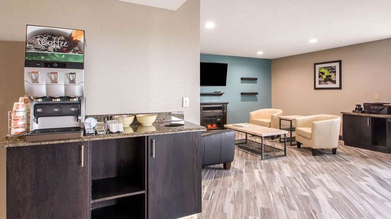 <b>Quality Inn Madison Lobby</b>. Images powered by <a href="https://iceportal.shijigroup.com/" title="IcePortal" target="_blank">IcePortal</a>.