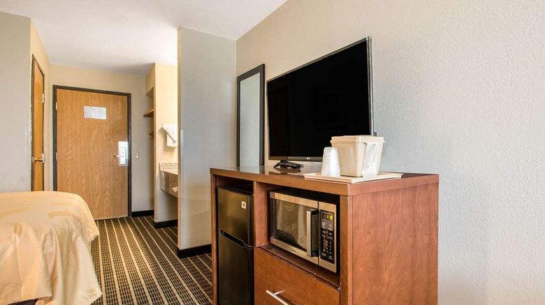 <b>Quality Inn Madison Room</b>. Images powered by <a href="https://iceportal.shijigroup.com/" title="IcePortal" target="_blank">IcePortal</a>.