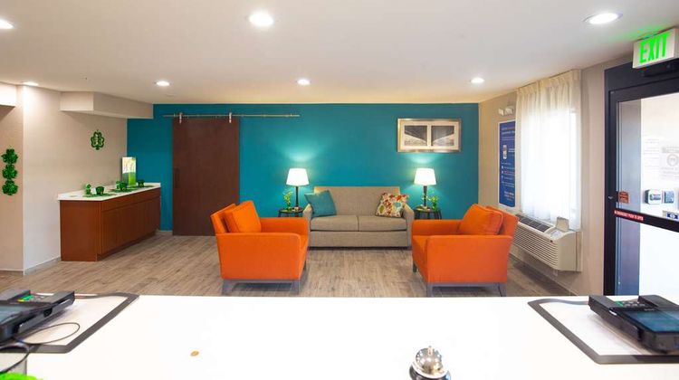 Quality Inn & Suites Hammond Lobby