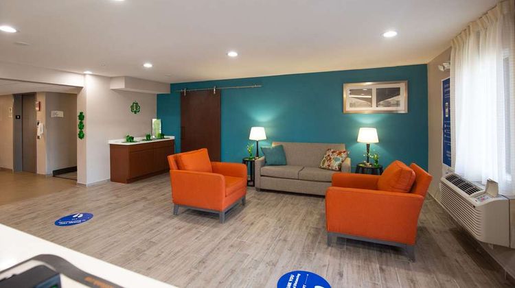 Quality Inn & Suites Hammond Lobby