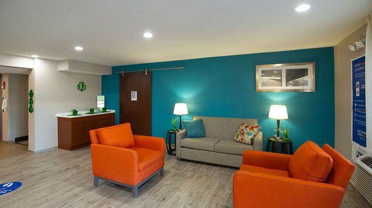 Quality Inn & Suites Hammond Lobby
