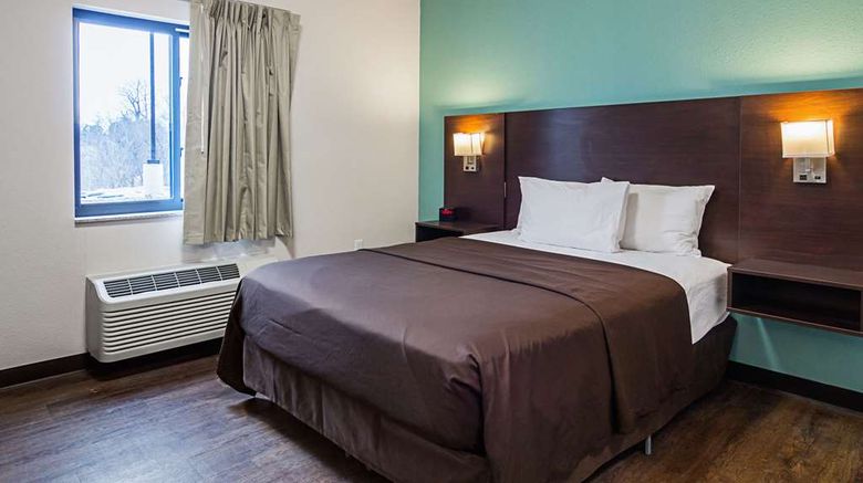 <b>Suburban Studios Room</b>. Images powered by <a href="https://iceportal.shijigroup.com/" title="IcePortal" target="_blank">IcePortal</a>.