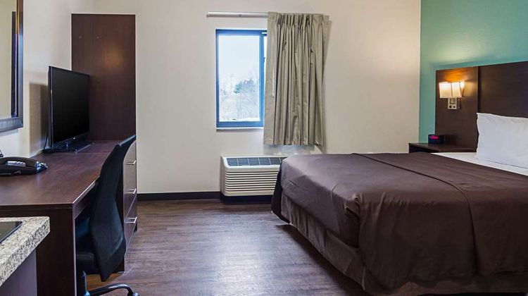 Suburban Studios Room