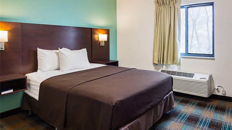 Suburban Studios Room
