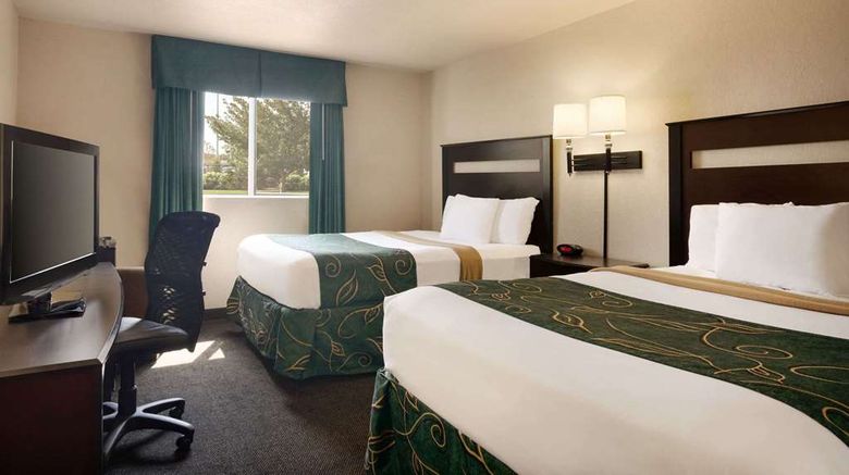 <b>Travelodge Jefferson City Room</b>. Images powered by <a href="https://iceportal.shijigroup.com/" title="IcePortal" target="_blank">IcePortal</a>.